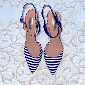 Low heel pointy sandal